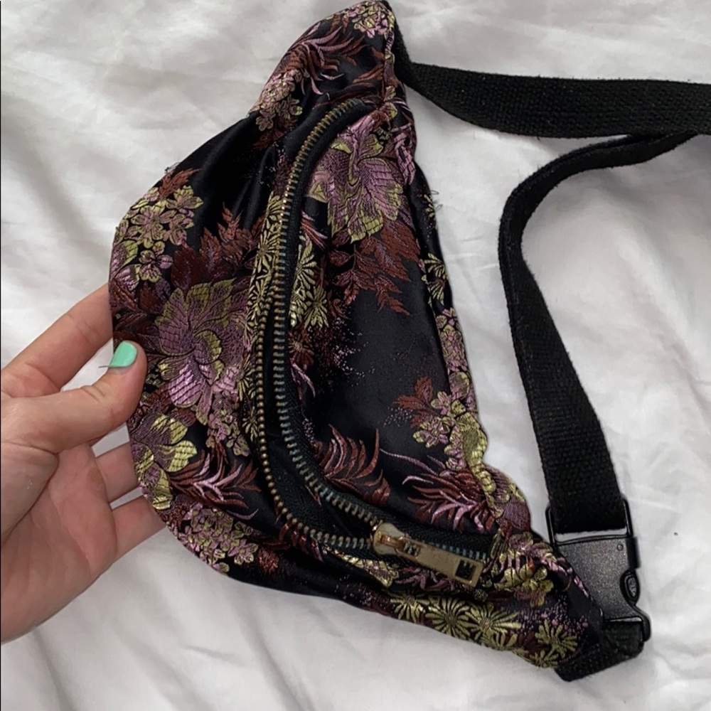 Forever 21 fanny pack
